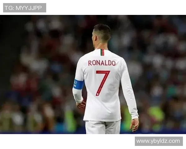 当昔日辉煌巨星终将淡出绿茵场背影中只剩落寞与叹息